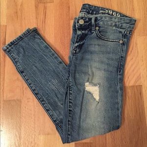 Distressed Gap jeans 25 Short